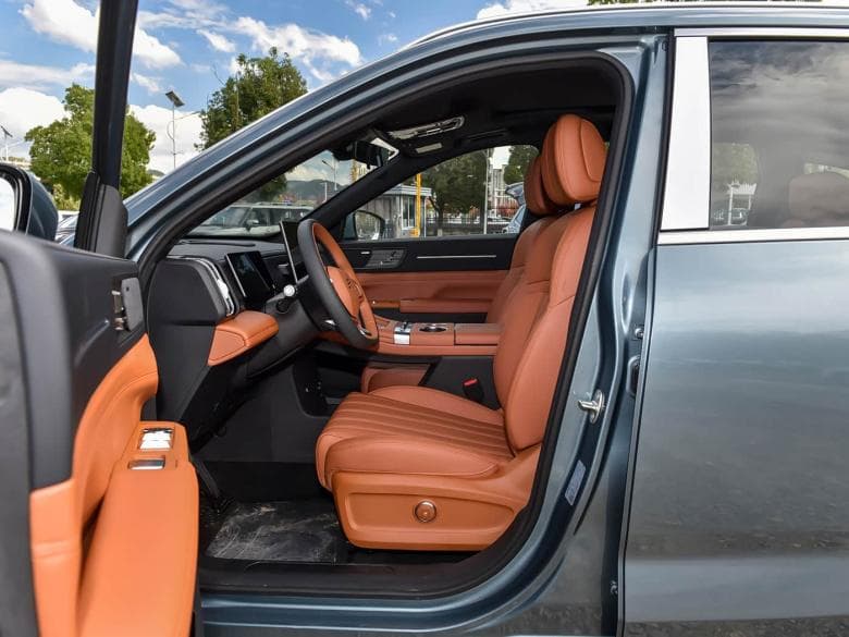 Jetour X70L المقاعد الأمامية والمقصورة