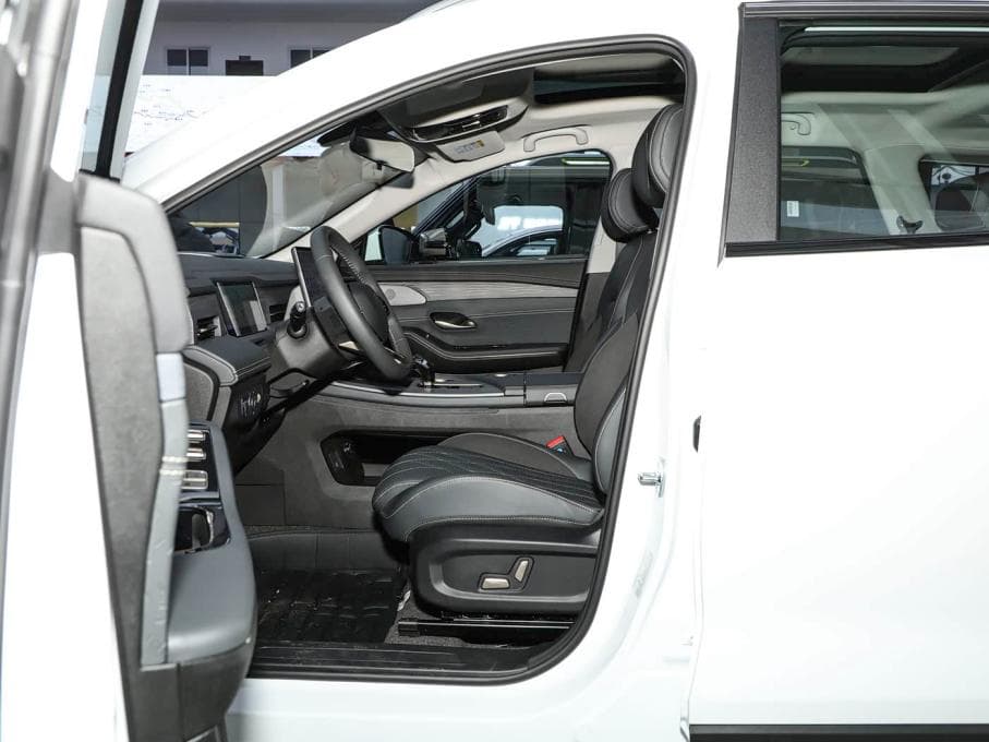 Jetour X90 PRO front seats and cabin